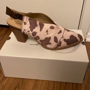 Brand new shoe, never worn, size 11 women
